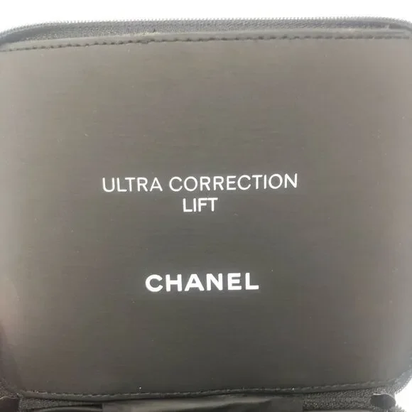 CHANELUltra Correction Lift Cosmetic Case Black